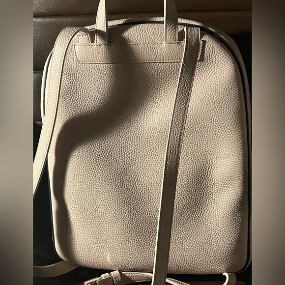 Like NEW!!! - Picture 3 of 6